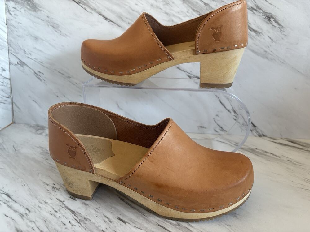 Sandgrens Brett Closed Back Leather Clogs — Tan 39 / US 8 Narrow, Fall Cabincore